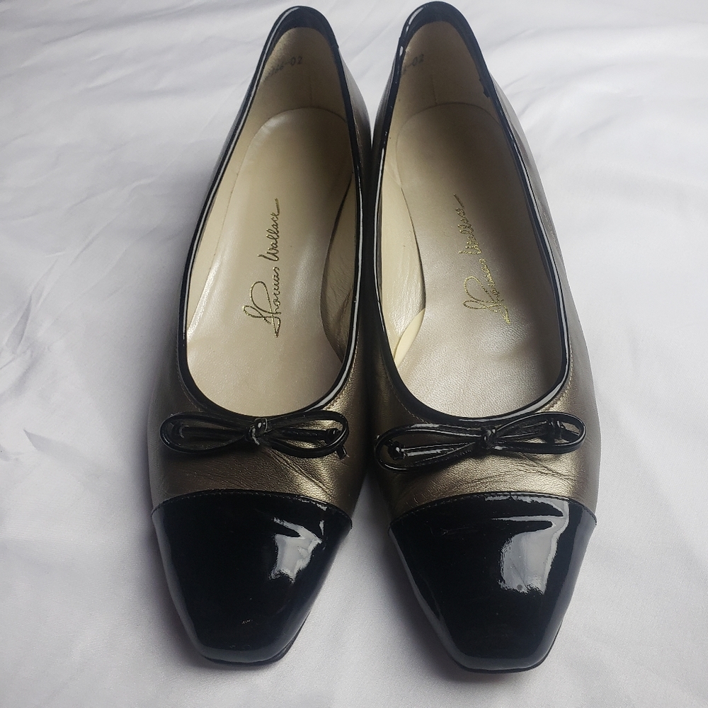Thomas Wallace Ballet flat style leather shoes beige black cap toe.